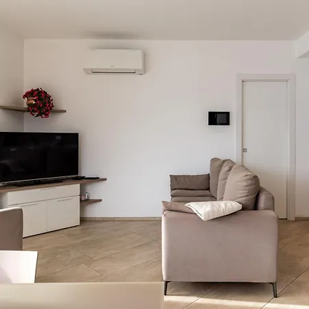Gelsomino - Gla125 By Interhome جيرا لاريو